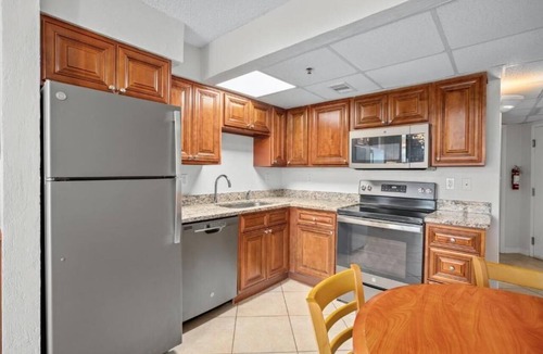 New Britain Apartment | Cozy 1-bedroom apartment in perfect Ormond Beach with AC and gym tropic sun