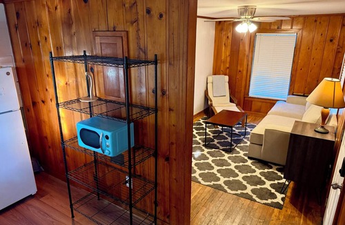 Brownwood Apartment | Cozy 1-bedroom apartment in nice Brownwood with AC