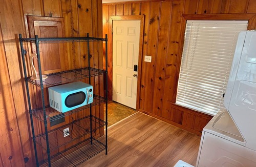 Brownwood Apartment | Cozy 1-bedroom apartment in nice Brownwood with AC