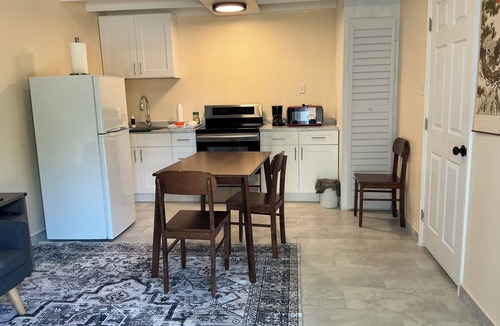 Temple Crest House | Cozy 1-bedroom barn in beautiful Tampa with AC