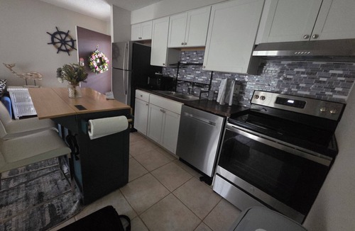 Park East Condo | Cozy 1-bedroom condo in Sarasota within minutes from Siesta Key and Lido Beach