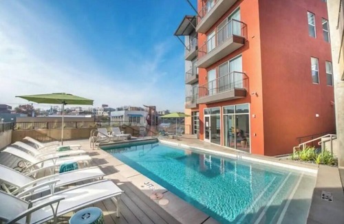 West Dallas House | Cozy 1 bedroom roof top pool