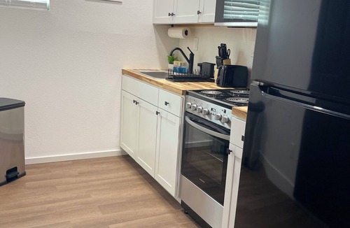 Temple Crest Apartment | Cozy 1-bedroom studio in perfect Tampa with AC