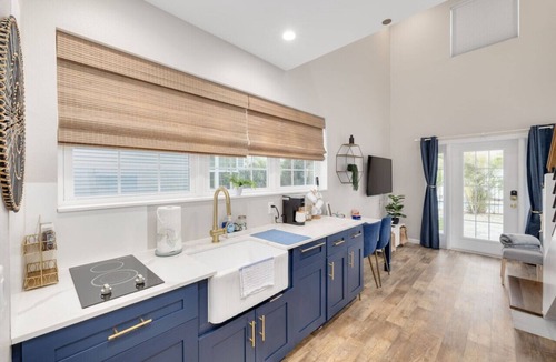 Downtown Dunedin House | Cozy 1 bedroom tiny home with pool "Shelly"