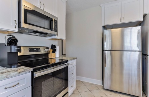 Driggers Apartment | Cozy 1BR Heated Pool Walk to Beach & Flagler