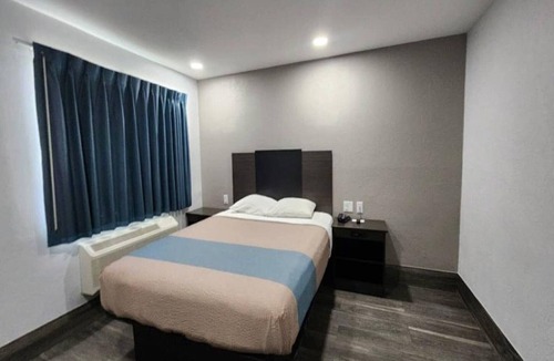 Galveston Hotel | Cozy 2-bed Room|Free Parking & Wifi