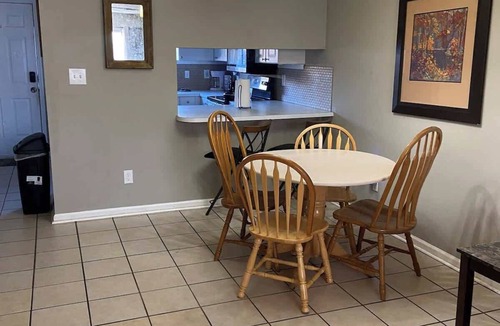 Bryant Apartment | Cozy 2 Bedroom - 1.5 Bath Apartment - Bryant 2