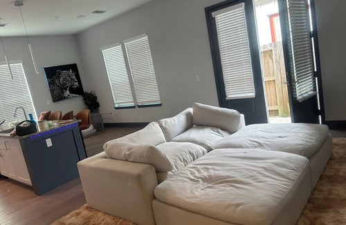 Kingwood Apartment | Cozy 2-bedroom apartment in adorable Porter with AC and gym