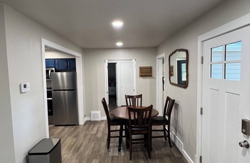 Lee's Summit House | Cozy 2 Bedroom Home on the edge of down town Lees Summit