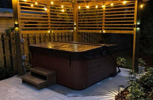 Melbourne House | Cozy 2-bedroom house in charming Melbourne with a private hot tub