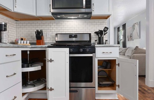 Warrensburg House | Cozy 2 Bedroom KingBeds Sleeps 5 Warrensburg