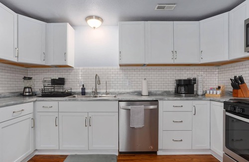 Warrensburg House | Cozy 2 Bedroom KingBeds Sleeps 5 Warrensburg