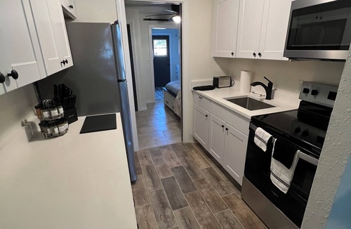 Clermont Condo | Cozy 2-bedroom Loft- Pool, Pickle Ball, B-ball, Theme Parks and More Clermont