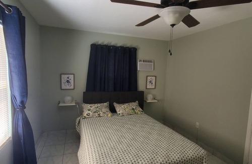 Biscayne Park House | Cozy 2 Bedroom with free parking on Premise