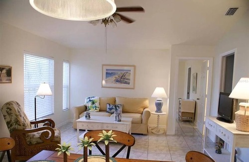 Pebble Beach Condo | Cozy 2 BR/2 BA condo, screened porch in serene Rotonda West
