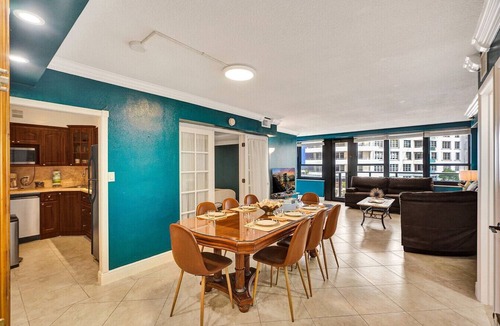 Mid Beach Apartment | Cozy 2BR Condo with Resort Perks, Pools, Gym, Sauna in an Oceanfront Building 409