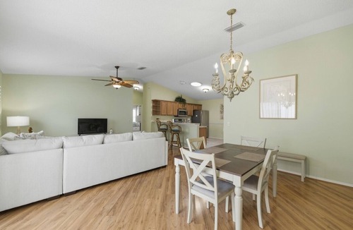 Liberty Park House | Cozy 2BR Mins to Lake Sumter & Sawgrass | Kingbed