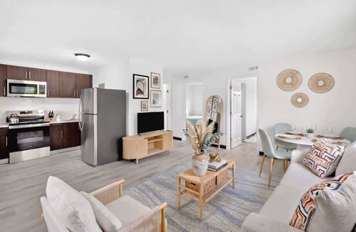 Poinciana Park Apartment | Cozy 2BR Near Beach, Airport & Las Olas