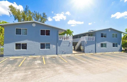 Poinciana Park Apartment | Cozy 2BR Near Beach, Airport & Las Olas