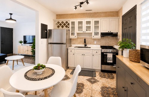 Liberty City House | Cozy 2BR Retreat w/Private Patio Near Downtown, Airport & Hospitals