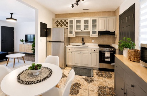 Liberty City House | Cozy 2BR Retreat w/Private Patio Near Downtown, Airport & Hospitals