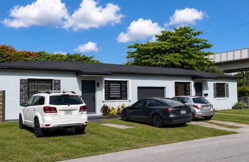 Liberty City House | Cozy 2BR Retreat w/Private Patio Near Downtown, Airport & Hospitals