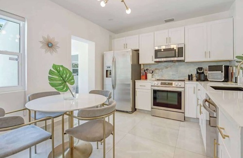 Hallandale Beach House | Cozy 2BR w/BBQ, Patio & Mini Basketball Court