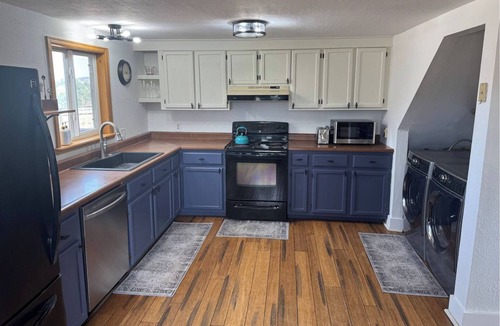 Howard Cabin | Cozy 3-bedroom mountain cabin with breathtaking 360 degree view