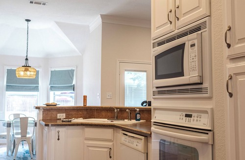 Keller House | Cozy 4 bedroom Home