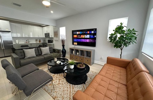 East Little Havana House | Cozy 4-bedroom house with AC and WiFi in welcoming Miami