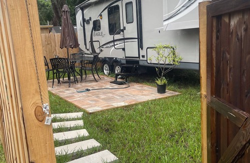 Gulf Coast Acres House | Cozy and Comfortable Camper to get fun and good times