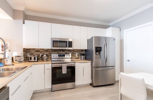 Sunny Isles Beach Condo | Cozy and spacious condo with amazing intracoastal views. WIFI + Parking