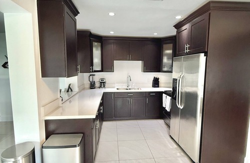 Coral Way House | Cozy and Spacious Centrally Located Home Perfect to Explore the City
