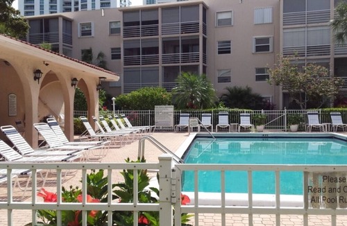 Bel Air Condo | Cozy Beach Retreat - Steps to Beach