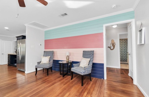 Galveston House | Cozy Bungalow minutes to Beach & Strand