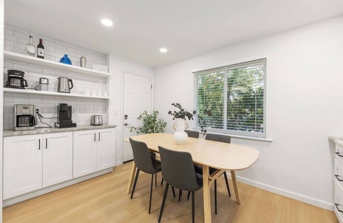 Ridge Wood Heights Apartment | Cozy Bungalow Near Siesta Key and Downtown