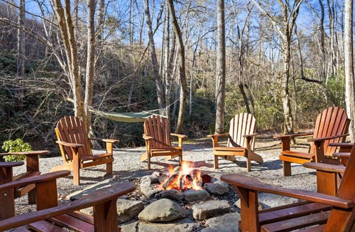 Epworth House | Cozy Cabin Game Room Fire Pit Grill Spa