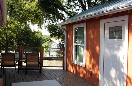 New Braunfels Cabin | Cozy Cabin near the Comal River-Cabin #7- Farmhouse Theme. Walk to Wurstfest