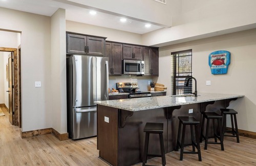 Hollister Cabin | Cozy Cabin with Water Views, Private Hot Tub, Free Daily Tickets Near Table Rock
