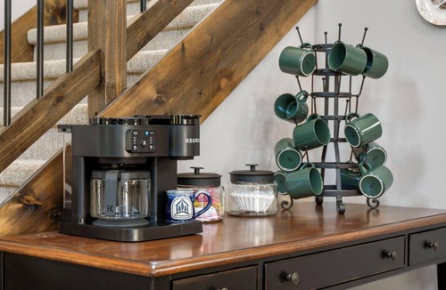 Hollister Cabin | Cozy Cabin with Water Views, Private Hot Tub, Free Daily Tickets Near Table Rock