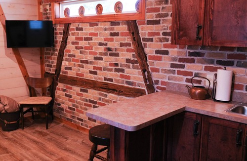 New Braunfels Cabin | Cozy Cabins near the Comal River- Cabin #4- German Theme. Walk to Wurstfest
