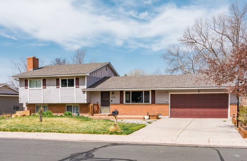Village Seven House | Cozy Central Home w/Pikes Peak View & Fireplace. Hiking & Biking Galore!