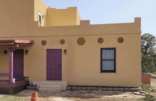 Walsenburg Apartment | Cozy & Clean Casita w/Hammocks & Disc Golf