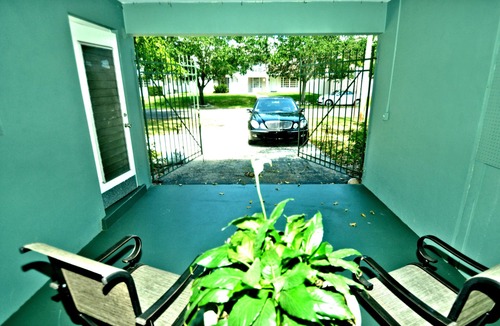 Fort Lauderdale Apartment | Cozy, Clean Efficiency in NE Ft. Lauderdale with large gated carport.