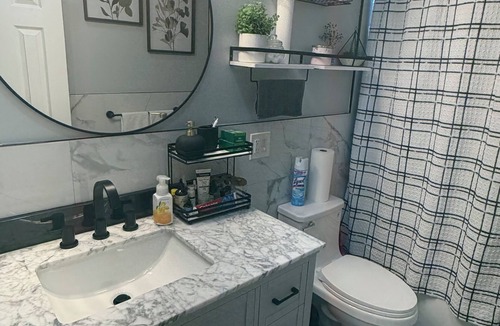 Miramar House | COZY - CLEAN QUITE ROOM NEAR HARD ROCK - The Radiance Room🏡
