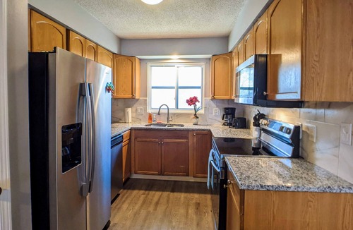 Overland Park House | Cozy, clean & spacious townhouse - Unit 1
