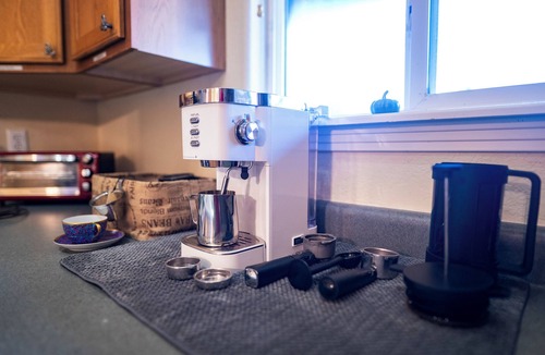 Frederick House | Cozy CO Casa: Eco & Pet Friendly—Sleeps up to 8, Remote Work Hub, Rec Center
