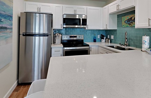 Ono Island Condo | Cozy Coastal Condo with Delightful Upgrades – Quick Walk to the Sand