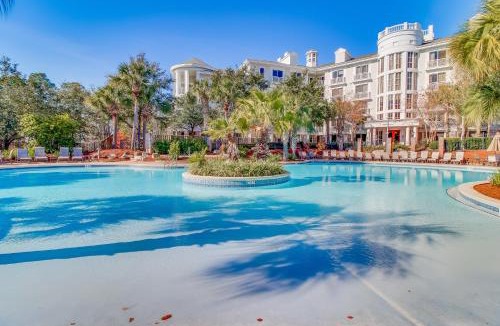 Baytowne Wharf Apartment | Cozy coastal studio with access to a pool hot tub tennis courts grill & spas