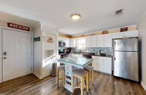 Fort Walton Beach Condo | Cozy coastal condo with pool & sound view - close to restaurants & beach